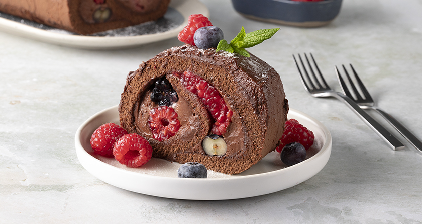 Chocolate And Berries Cake Roll Akis Petretzikis