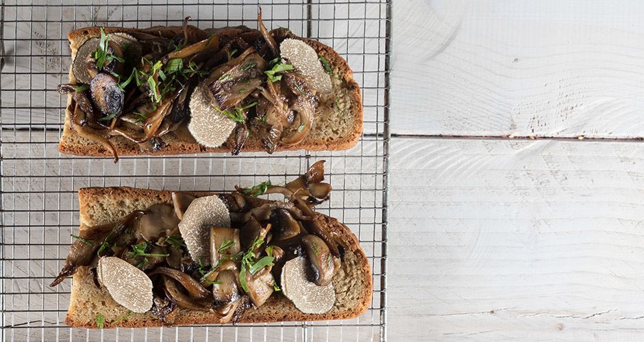 Mushroom and truffle bruschetta Akis Petretzikis