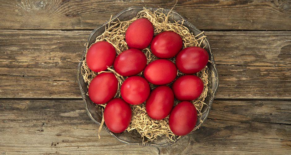 Κόκκινα πασχαλινά αβγά | Άκης Πετρετζίκης
