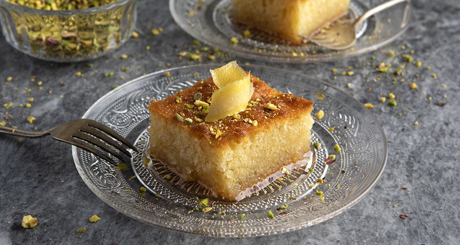 Sweet Semolina Cake - Ravani | Akis Petretzikis