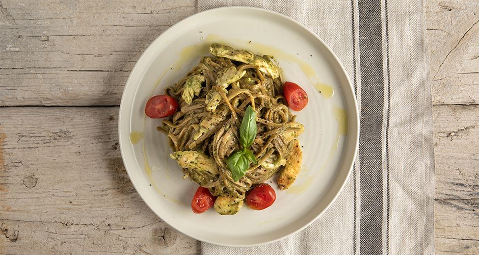 Whole-wheat pasta with avocado pesto | Akis Petretzikis