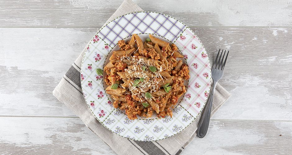 Chicken Bolognese with penne | Akis Petretzikis