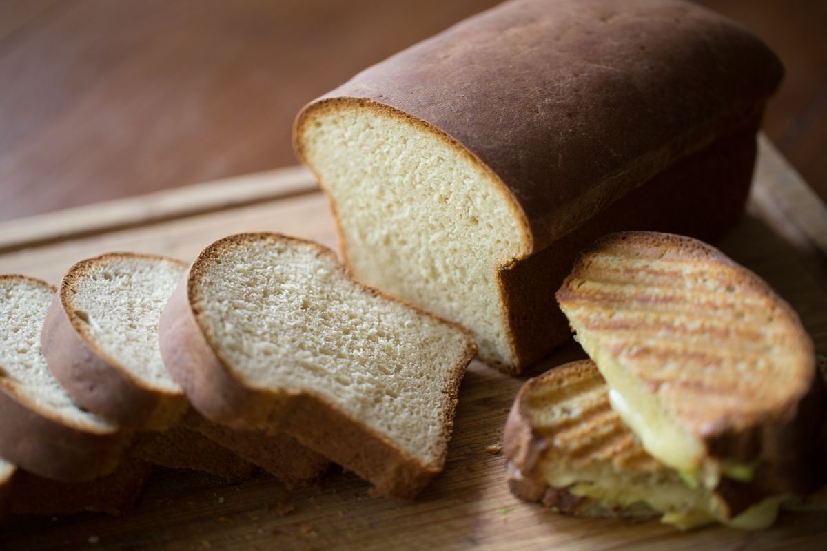 Самодельный хлеб. Хлеб для бутербродов. Хлеб для сэндвичей. Сэндвич хлеб для кубинского.